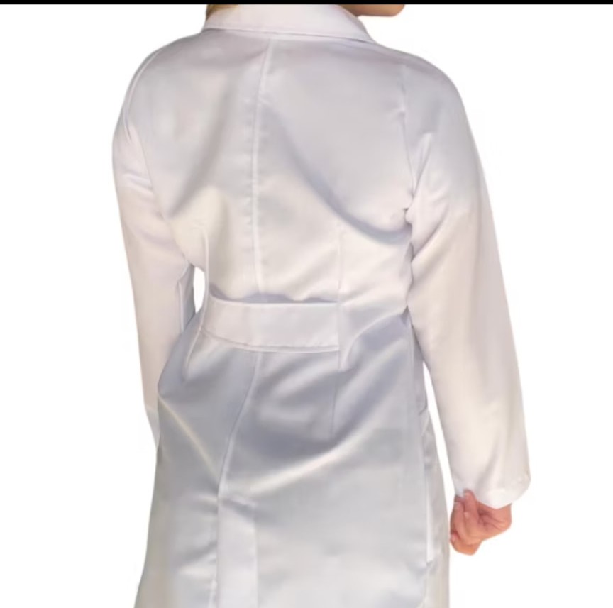 Vista traseira de jaleco feminino personalizado